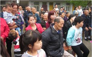 人人獻出一點(diǎn)愛(ài)  人間處處是春天