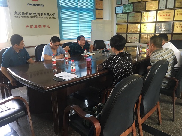 市經(jīng)信委領(lǐng)導來(lái)湖北昌利公司座談，調研金剛石工具產(chǎn)業(yè)發(fā)展情況